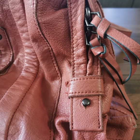 Liebeskind Virginia Sporty Vintage Leather Tote - Picture 5 of 12